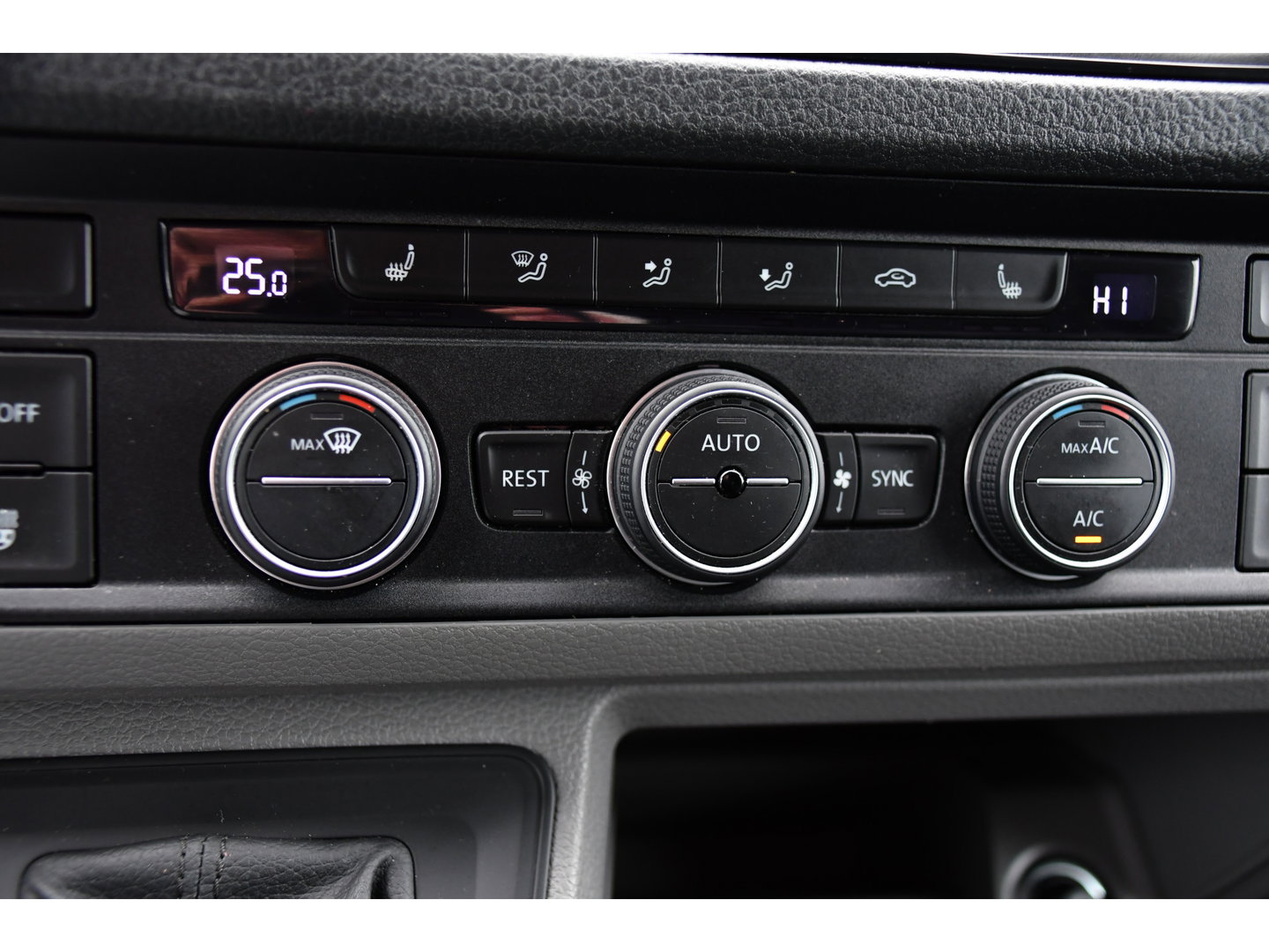 Volkswagen Crafter 35 2.0 TDI L3H2 Highline PB Edition Adaptieve Cruise, Camera, Carplay, Clima, LED, Stoelverwarming, Multimedia, Sensoren, Uniek!