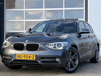 BMW 1 Serie - 116i High Executive 136pk | Elektrisch glazen schuif-/kanteldak | Bi-xenon koplampen | Bluetooth | Cruise control | Lederen bekleding | Navigatiesysteem full map + hard disk | Voorstoelen verwarmd | Dealer onderhouden!