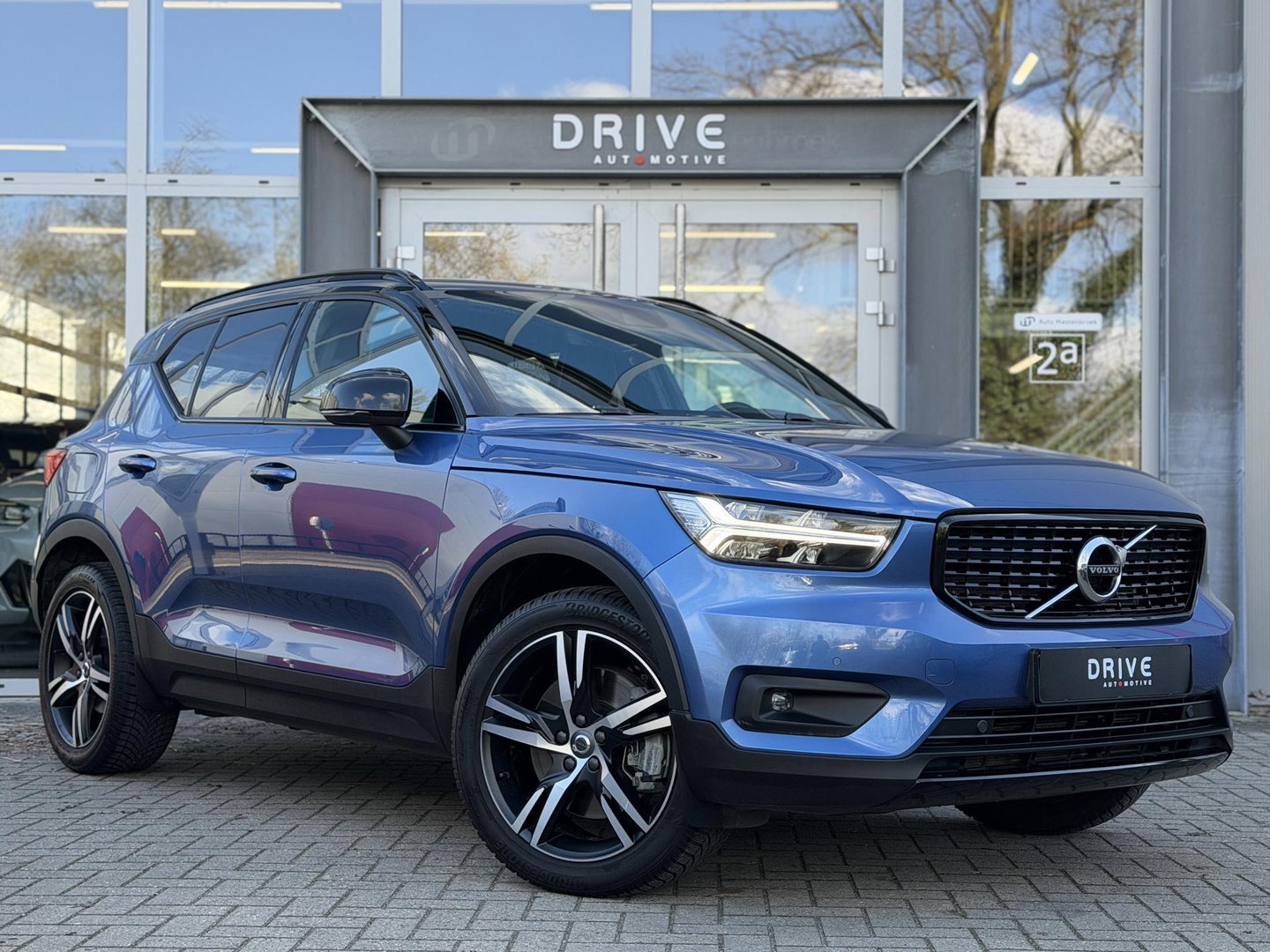 Volvo XC40 1.5 T4 Recharge R-Design |Cam|Led|Winterpakket|Trekhaak