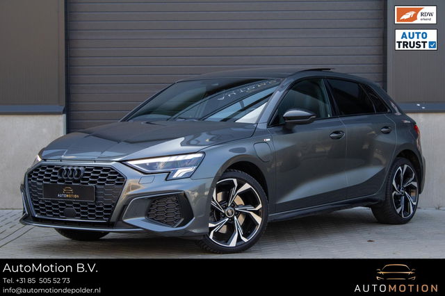 Audi A3 - Sportback 40 TFSIe S line Panoramadak Elektrische Stoelverwarming Sfeerverlichting