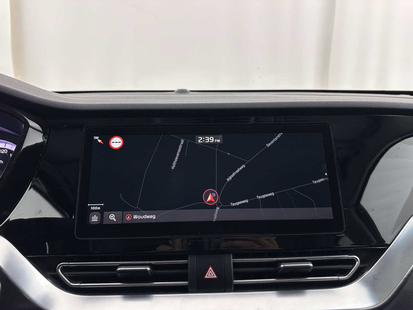 Kia Niro 1.6 GDi Hybrid DynamicPlusLine (INCL.BTW) Aut. *LEATHER | FULL-LED | ADAPTIVE-CRUISE | BLIND-SPOT | HEATED-COMFORTSEATS | CAMERA | KEYLESS | AMBIENT-LIGHT | NAVI-FULLMAP | 16''ALU | TOWBAR*