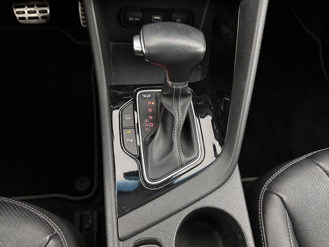 Kia Niro 1.6 GDi Hybrid DynamicPlusLine (INCL.BTW) Aut. *LEATHER | FULL-LED | ADAPTIVE-CRUISE | BLIND-SPOT | HEATED-COMFORTSEATS | CAMERA | KEYLESS | AMBIENT-LIGHT | NAVI-FULLMAP | 16''ALU | TOWBAR*