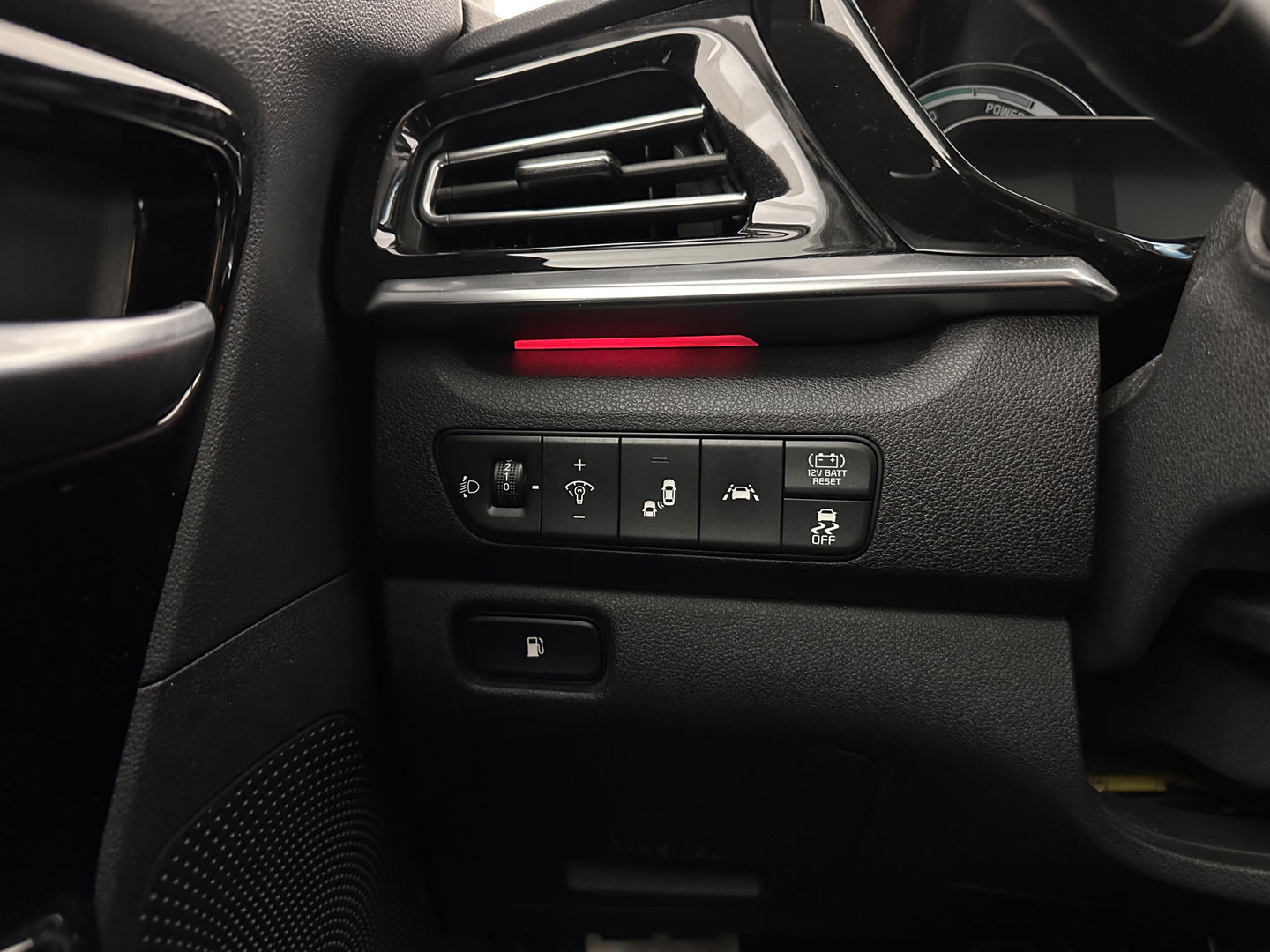 Kia Niro 1.6 GDi Hybrid DynamicPlusLine (INCL.BTW) Aut. *LEATHER | FULL-LED | ADAPTIVE-CRUISE | BLIND-SPOT | HEATED-COMFORTSEATS | CAMERA | KEYLESS | AMBIENT-LIGHT | NAVI-FULLMAP | 16''ALU | TOWBAR*