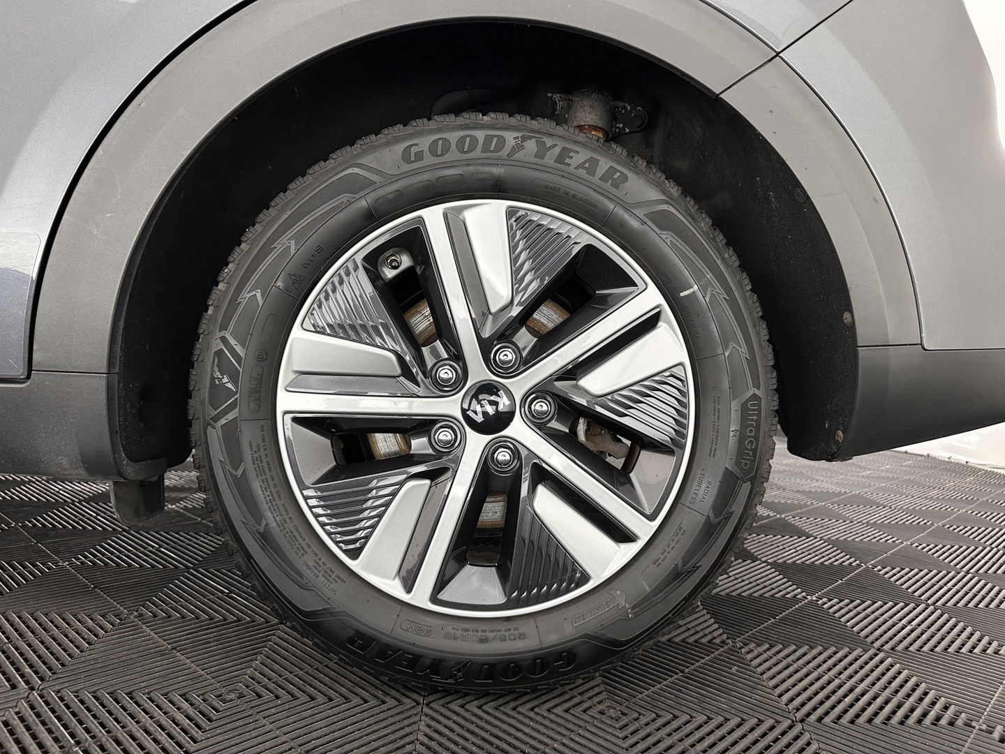 Kia Niro 1.6 GDi Hybrid DynamicPlusLine (INCL.BTW) Aut. *LEATHER | FULL-LED | ADAPTIVE-CRUISE | BLIND-SPOT | HEATED-COMFORTSEATS | CAMERA | KEYLESS | AMBIENT-LIGHT | NAVI-FULLMAP | 16''ALU | TOWBAR*