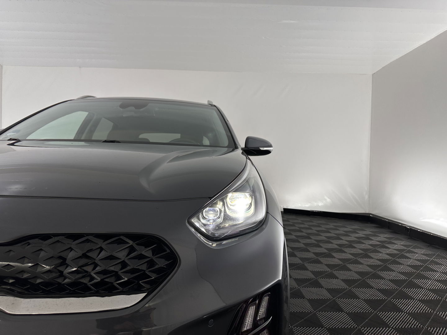 Kia Niro 1.6 GDi Hybrid DynamicPlusLine (INCL.BTW) Aut. *LEATHER | FULL-LED | ADAPTIVE-CRUISE | BLIND-SPOT | HEATED-COMFORTSEATS | CAMERA | KEYLESS | AMBIENT-LIGHT | NAVI-FULLMAP | 16''ALU | TOWBAR*