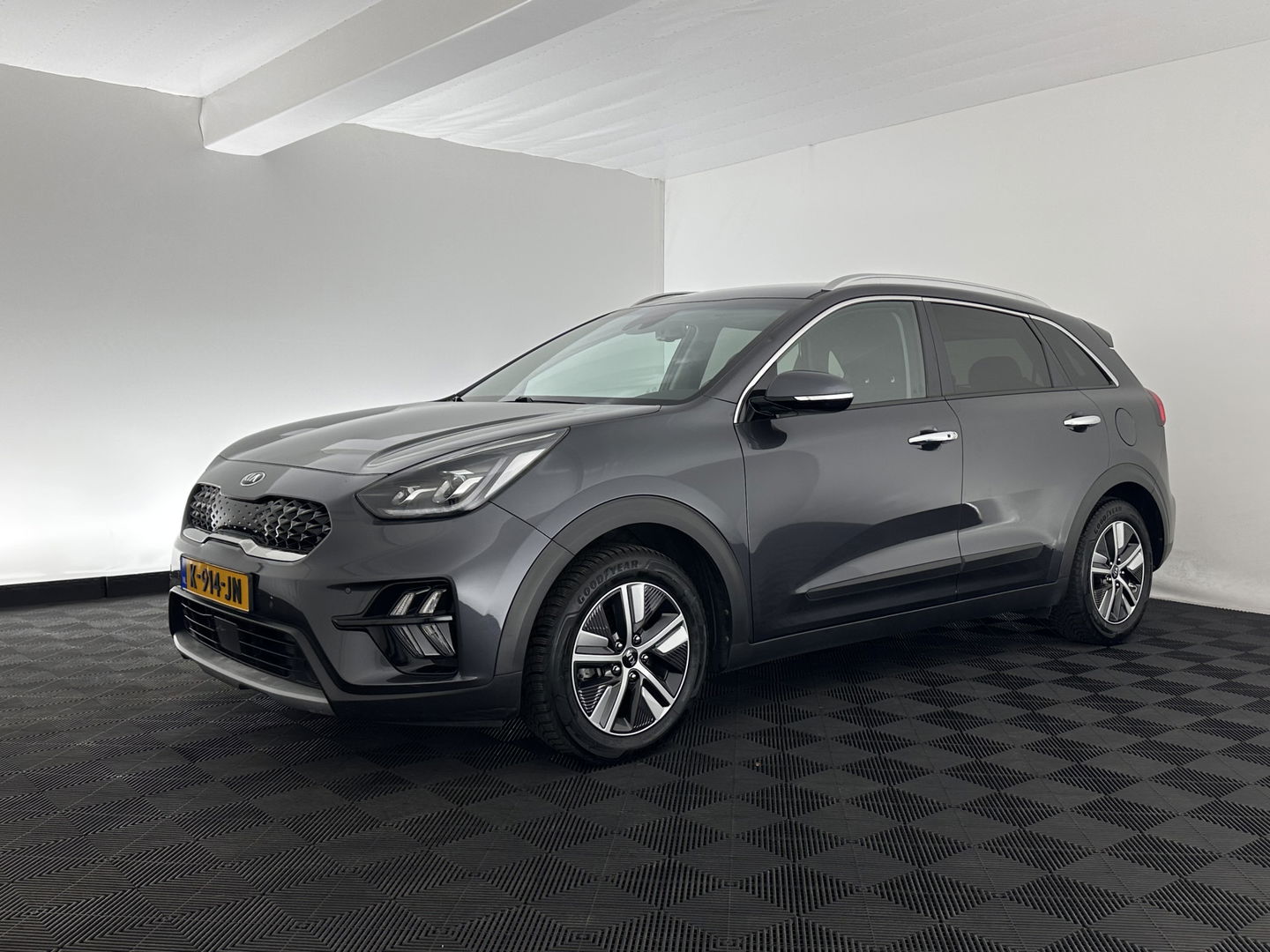 Kia Niro 1.6 GDi Hybrid DynamicPlusLine (INCL.BTW) Aut. *LEATHER | FULL-LED | ADAPTIVE-CRUISE | BLIND-SPOT | HEATED-COMFORTSEATS | CAMERA | KEYLESS | AMBIENT-LIGHT | NAVI-FULLMAP | 16''ALU | TOWBAR*