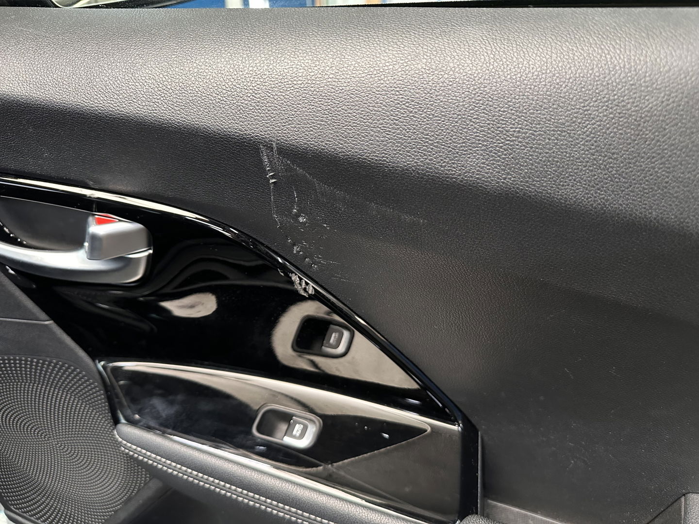 Kia Niro 1.6 GDi Hybrid DynamicPlusLine (INCL.BTW) Aut. *LEATHER | FULL-LED | ADAPTIVE-CRUISE | BLIND-SPOT | HEATED-COMFORTSEATS | CAMERA | KEYLESS | AMBIENT-LIGHT | NAVI-FULLMAP | 16''ALU | TOWBAR*