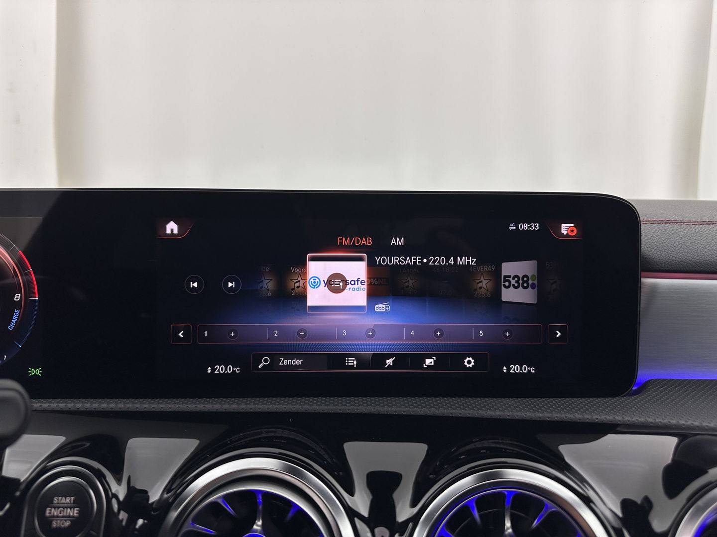 Mercedes-Benz CLA-Klasse 250 e AMG Line *PANO | WIDESCREEN-DIGI-COCKPIT | FULL-LED | AMBIENT-LIGHT | LEATHER-MICROFIBRE | CAMERA | M-BUX-NAVI | ECC | SHIFT-PADDLES | PDC | CRUISE | DAB | HEATED-SPORTSEATS | 18"ALU*