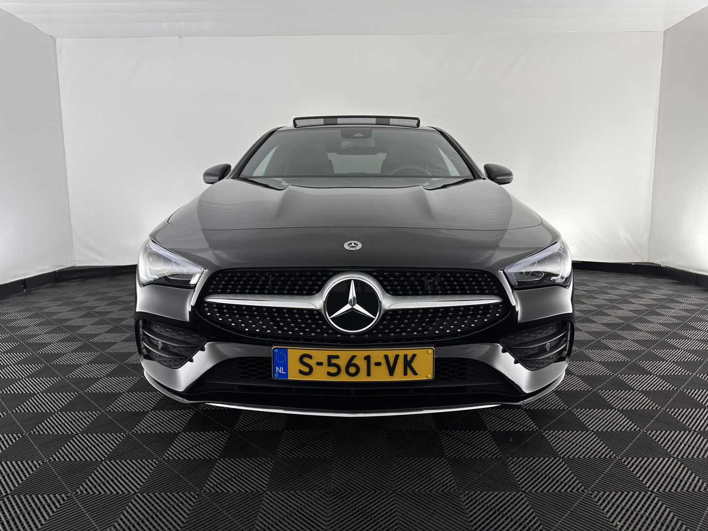Mercedes-Benz CLA-Klasse 250 e AMG Line *PANO | WIDESCREEN-DIGI-COCKPIT | FULL-LED | AMBIENT-LIGHT | LEATHER-MICROFIBRE | CAMERA | M-BUX-NAVI | ECC | SHIFT-PADDLES | PDC | CRUISE | DAB | HEATED-SPORTSEATS | 18"ALU*