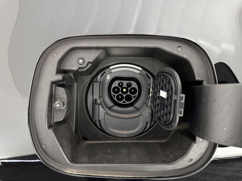 Mercedes-Benz CLA-Klasse 250 e AMG Line *PANO | WIDESCREEN-DIGI-COCKPIT | FULL-LED | AMBIENT-LIGHT | LEATHER-MICROFIBRE | CAMERA | M-BUX-NAVI | ECC | SHIFT-PADDLES | PDC | CRUISE | DAB | HEATED-SPORTSEATS | 18"ALU*