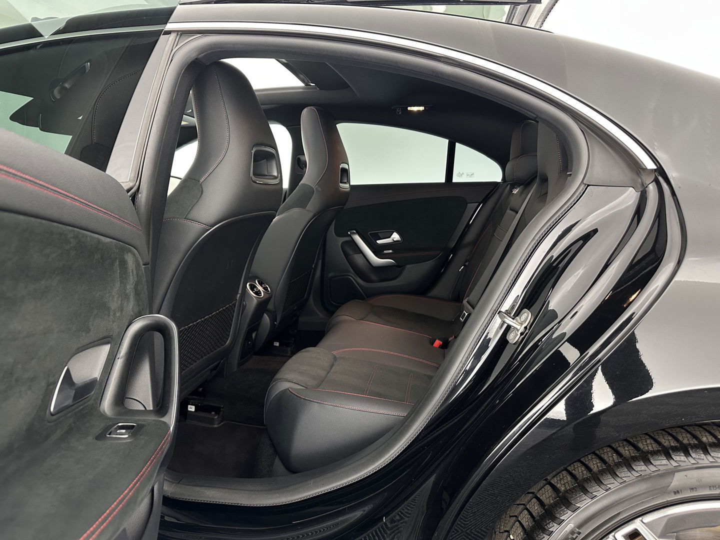 Mercedes-Benz CLA-Klasse 250 e AMG Line *PANO | WIDESCREEN-DIGI-COCKPIT | FULL-LED | AMBIENT-LIGHT | LEATHER-MICROFIBRE | CAMERA | M-BUX-NAVI | ECC | SHIFT-PADDLES | PDC | CRUISE | DAB | HEATED-SPORTSEATS | 18"ALU*