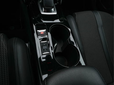 Peugeot e-2008 EV GT 50 kWh {SOH-91%} Aut. *DIGI-COCKPIT | FULL-LED | BLIS | KEYLESS | LEATHER-FABRIC | CAMERA | CARPLAY | CCS-FASTLOADER | DAB+ | NAVI-FULLMAP | ECC | PDC | SPORT-SEATS | AMBIENT-LIGHT | PRIVACY-GLASS | 17''ALU*