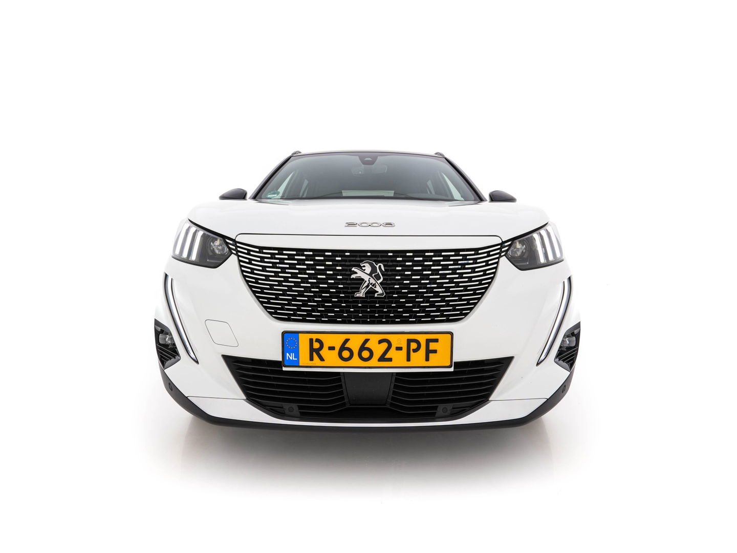 Peugeot e-2008 EV GT 50 kWh {SOH-91%} Aut. *DIGI-COCKPIT | FULL-LED | BLIS | KEYLESS | LEATHER-FABRIC | CAMERA | CARPLAY | CCS-FASTLOADER | DAB+ | NAVI-FULLMAP | ECC | PDC | SPORT-SEATS | AMBIENT-LIGHT | PRIVACY-GLASS | 17''ALU*