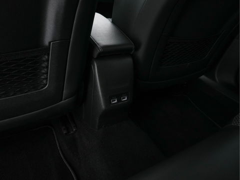 Peugeot e-2008 EV GT 50 kWh {SOH-91%} Aut. *DIGI-COCKPIT | FULL-LED | BLIS | KEYLESS | LEATHER-FABRIC | CAMERA | CARPLAY | CCS-FASTLOADER | DAB+ | NAVI-FULLMAP | ECC | PDC | SPORT-SEATS | AMBIENT-LIGHT | PRIVACY-GLASS | 17''ALU*