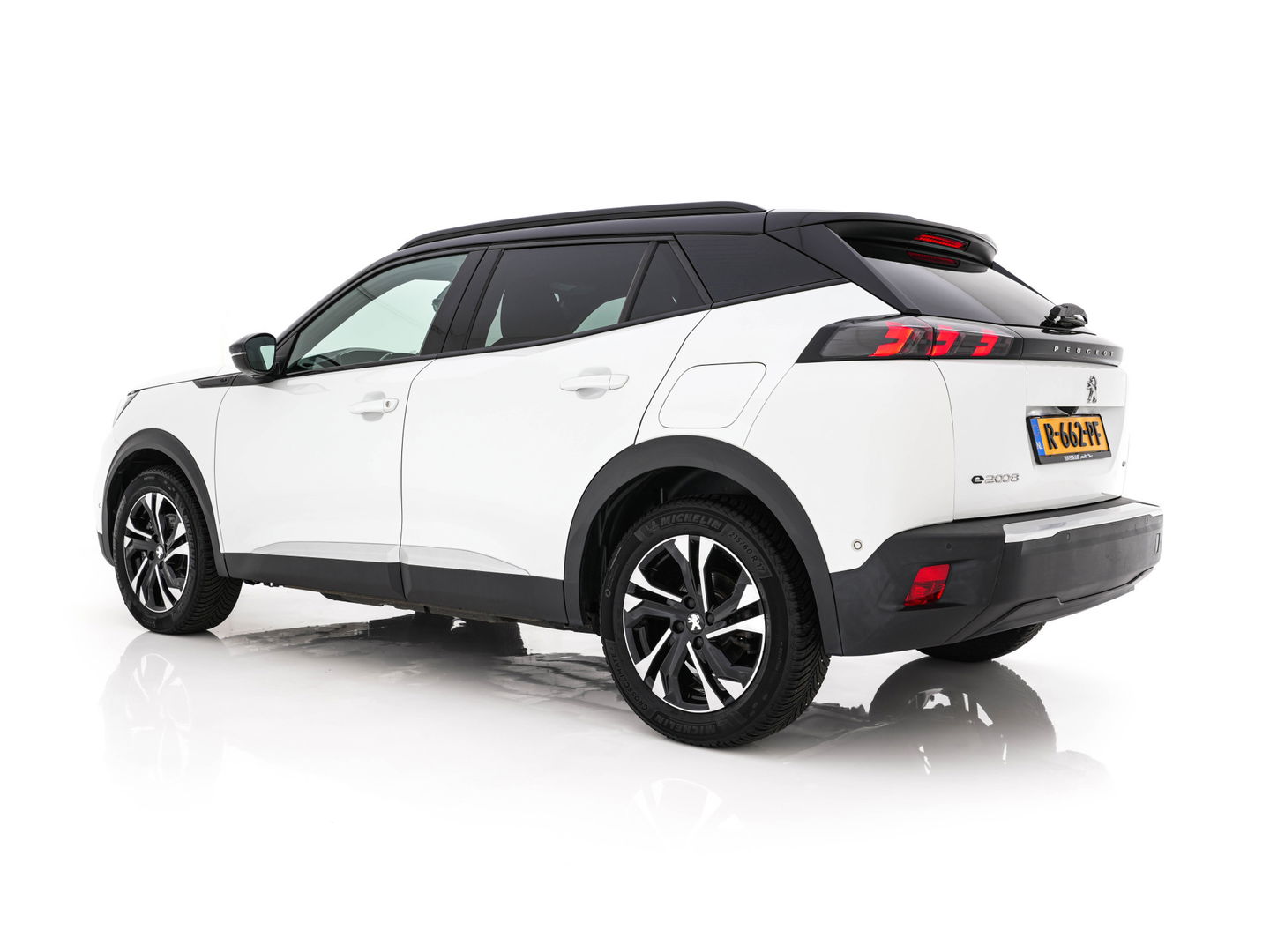 Peugeot e-2008 EV GT 50 kWh {SOH-91%} Aut. *DIGI-COCKPIT | FULL-LED | BLIS | KEYLESS | LEATHER-FABRIC | CAMERA | CARPLAY | CCS-FASTLOADER | DAB+ | NAVI-FULLMAP | ECC | PDC | SPORT-SEATS | AMBIENT-LIGHT | PRIVACY-GLASS | 17''ALU*