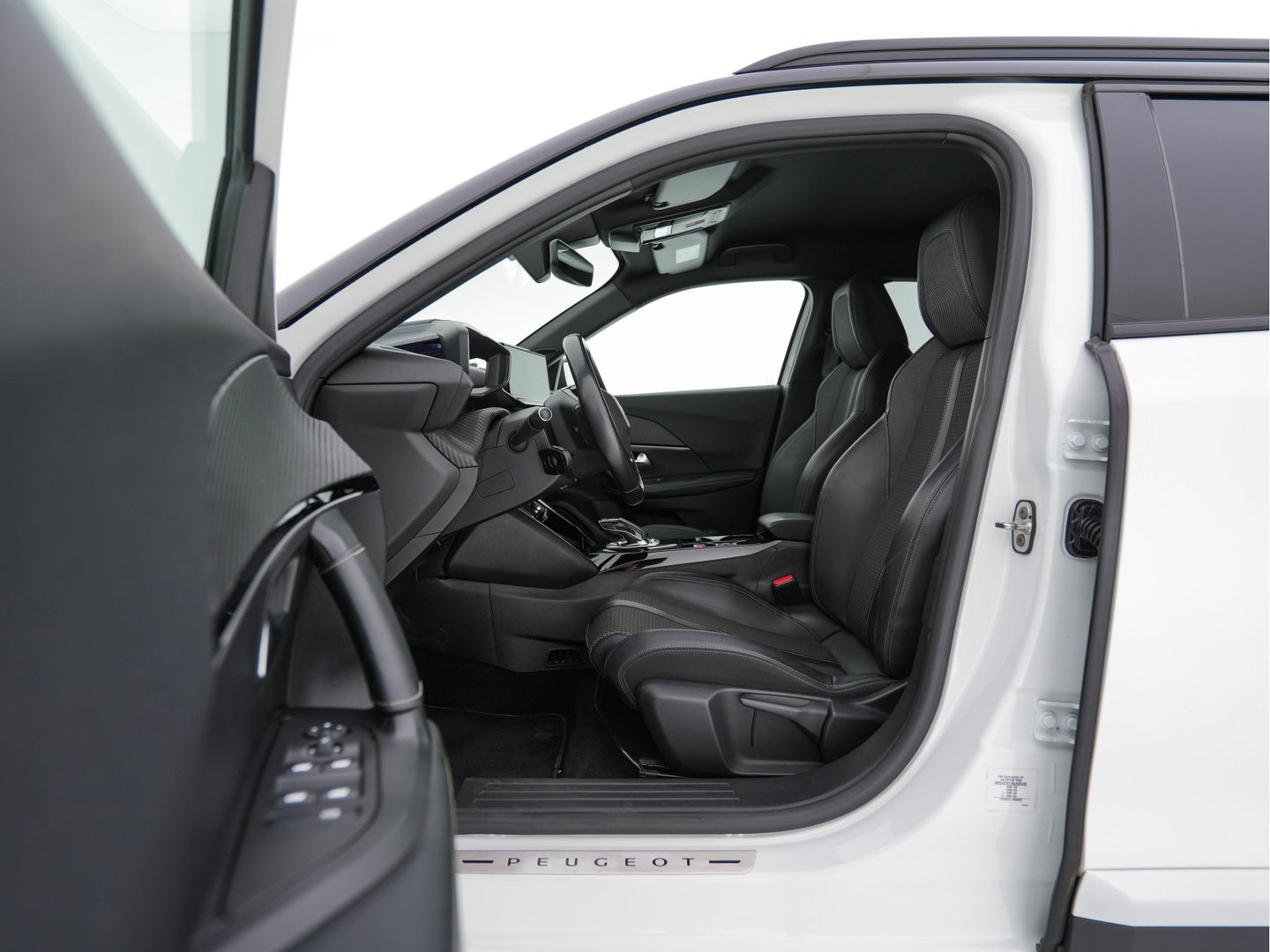 Peugeot e-2008 EV GT 50 kWh {SOH-91%} Aut. *DIGI-COCKPIT | FULL-LED | BLIS | KEYLESS | LEATHER-FABRIC | CAMERA | CARPLAY | CCS-FASTLOADER | DAB+ | NAVI-FULLMAP | ECC | PDC | SPORT-SEATS | AMBIENT-LIGHT | PRIVACY-GLASS | 17''ALU*