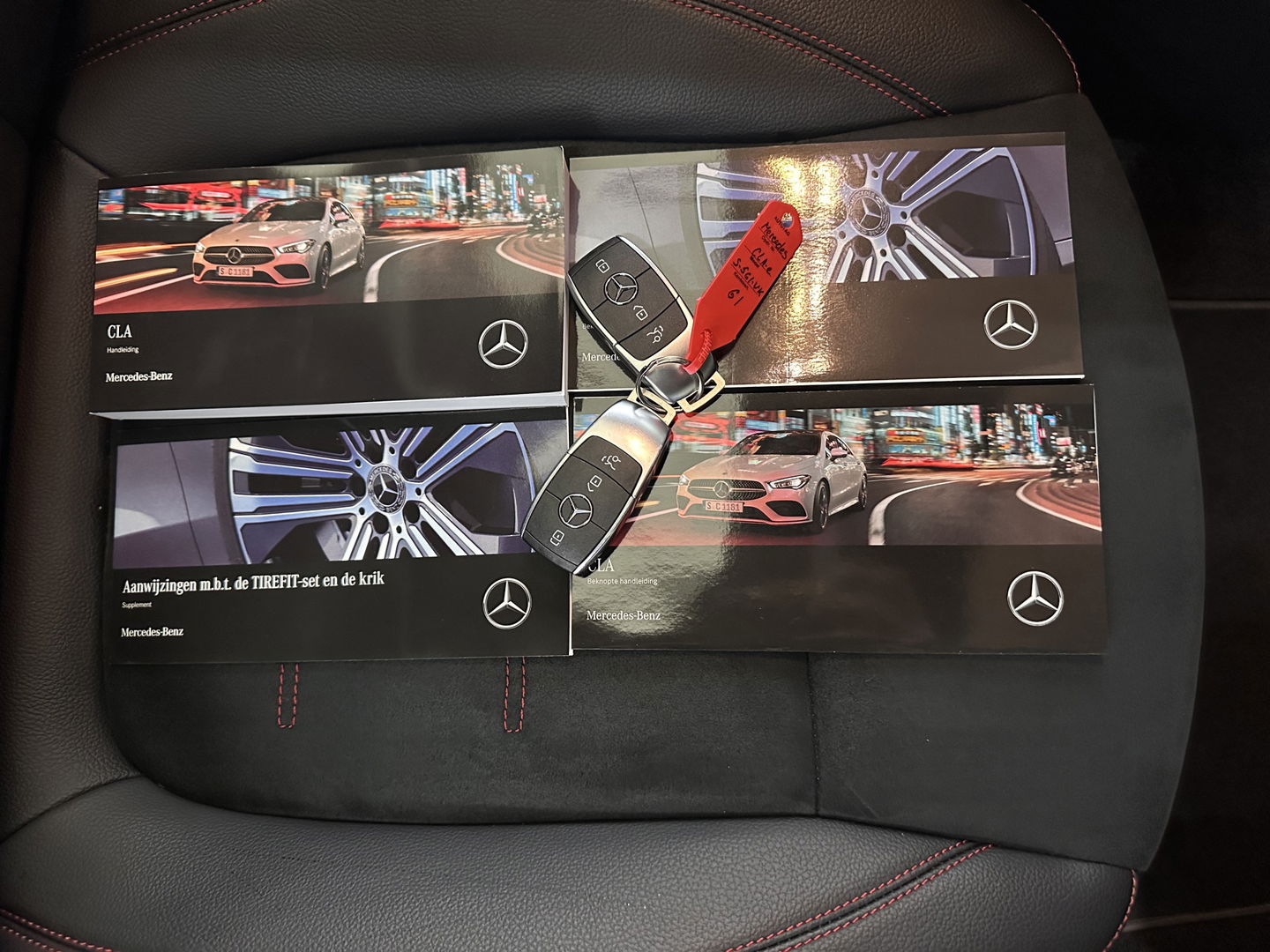 Mercedes-Benz CLA-Klasse 250 e AMG Line *PANO | WIDESCREEN-DIGI-COCKPIT | FULL-LED | AMBIENT-LIGHT | LEATHER-MICROFIBRE | CAMERA | M-BUX-NAVI | ECC | SHIFT-PADDLES | PDC | CRUISE | DAB | HEATED-SPORTSEATS | 18"ALU*