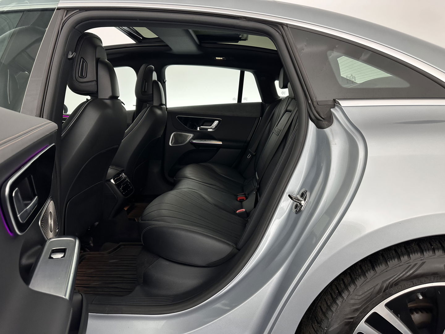 Mercedes-Benz EQE 300 Luxury Line 89 kWh [ 3-Fase-22kW ] {SOH-94%} (INCL-BTW) Aut. *PANO | FULL-LED | CRUISE | MEMORY-PACK | TOPVIEW | WIDESCREEN | BURMESTER | NAVI-FULLMAP | DAB | COMFORT-SEATS | ECC | SHIFTPADDLES | CAMERA | PDC | PRIVACYGLASS | ...