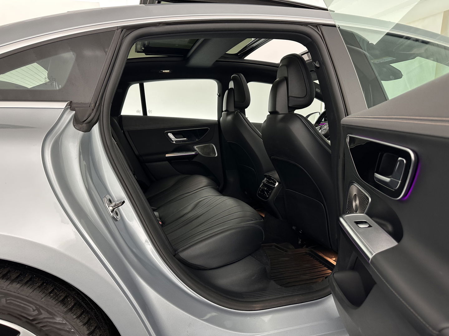 Mercedes-Benz EQE 300 Luxury Line 89 kWh [ 3-Fase-22kW ] {SOH-94%} (INCL-BTW) Aut. *PANO | FULL-LED | CRUISE | MEMORY-PACK | TOPVIEW | WIDESCREEN | BURMESTER | NAVI-FULLMAP | DAB | COMFORT-SEATS | ECC | SHIFTPADDLES | CAMERA | PDC | PRIVACYGLASS | ...