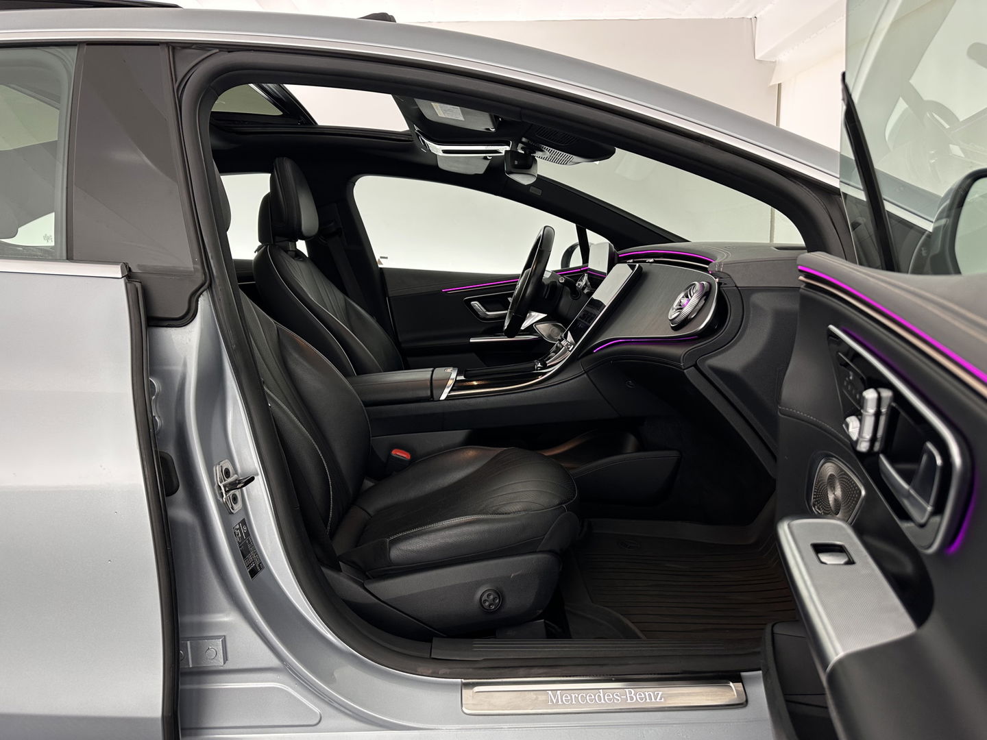 Mercedes-Benz EQE 300 Luxury Line 89 kWh [ 3-Fase-22kW ] {SOH-94%} (INCL-BTW) Aut. *PANO | FULL-LED | CRUISE | MEMORY-PACK | TOPVIEW | WIDESCREEN | BURMESTER | NAVI-FULLMAP | DAB | COMFORT-SEATS | ECC | SHIFTPADDLES | CAMERA | PDC | PRIVACYGLASS | ...