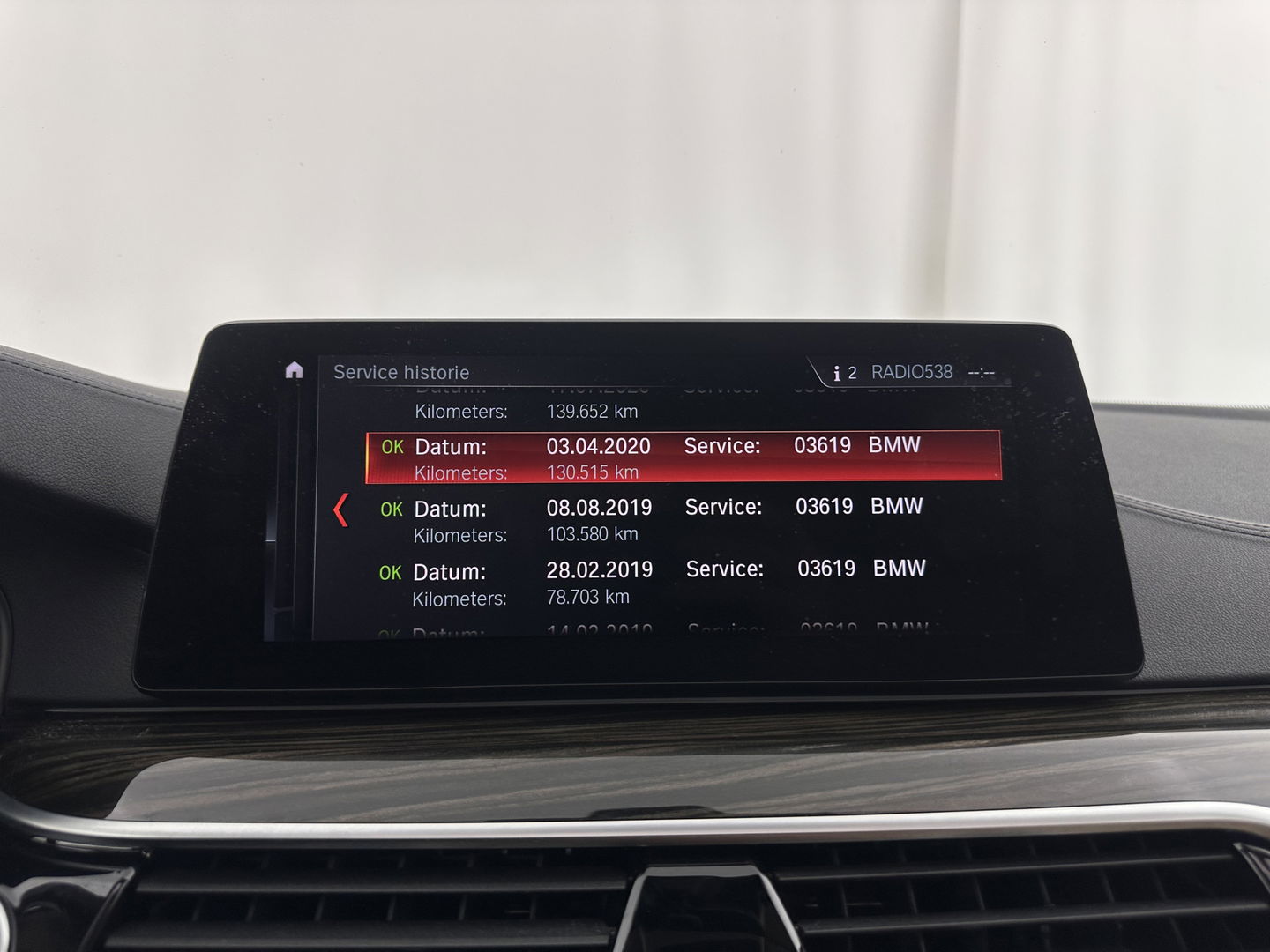 BMW 5 Serie Touring 530d High Executive Luxury-Line Aut. *PANO | BOWERS-WILKINS | LEATHER | FULL-LED | ADAPTIVE-CRUISE | BLINDSPOT | MEMORY-PACK | TOPVIEW | HEAD-UP | HEATED-COMFORTSEATS | DIGI-COCKPIT | NAVI-FULLMAP | TOWBAR | 19''ALU*