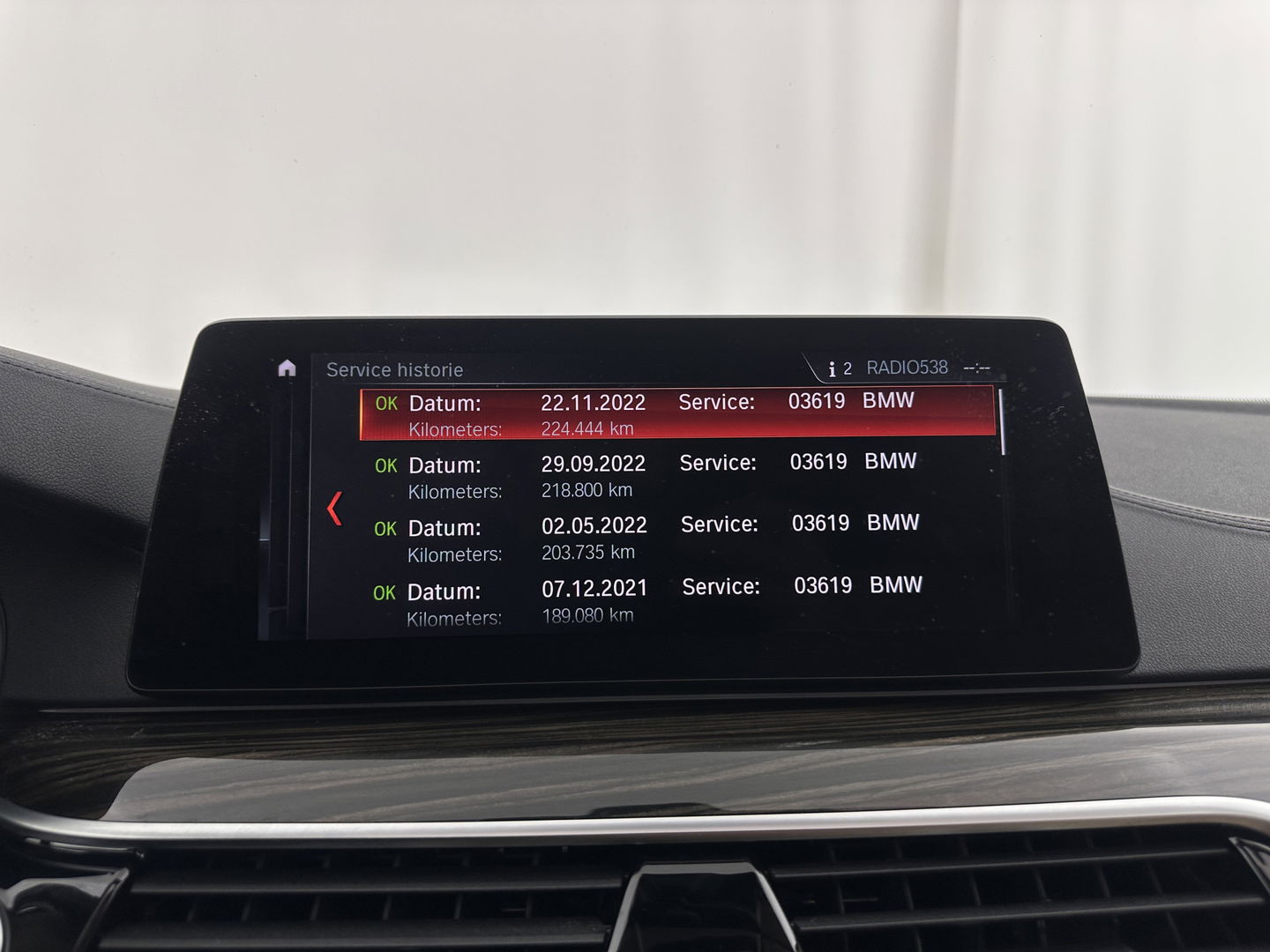 BMW 5 Serie Touring 530d High Executive Luxury-Line Aut. *PANO | BOWERS-WILKINS | LEATHER | FULL-LED | ADAPTIVE-CRUISE | BLINDSPOT | MEMORY-PACK | TOPVIEW | HEAD-UP | HEATED-COMFORTSEATS | DIGI-COCKPIT | NAVI-FULLMAP | TOWBAR | 19''ALU*