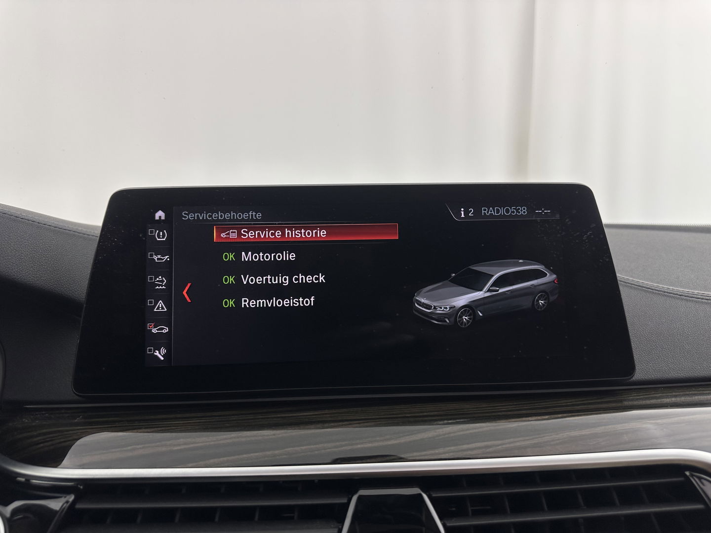 BMW 5 Serie Touring 530d High Executive Luxury-Line Aut. *PANO | BOWERS-WILKINS | LEATHER | FULL-LED | ADAPTIVE-CRUISE | BLINDSPOT | MEMORY-PACK | TOPVIEW | HEAD-UP | HEATED-COMFORTSEATS | DIGI-COCKPIT | NAVI-FULLMAP | TOWBAR | 19''ALU*