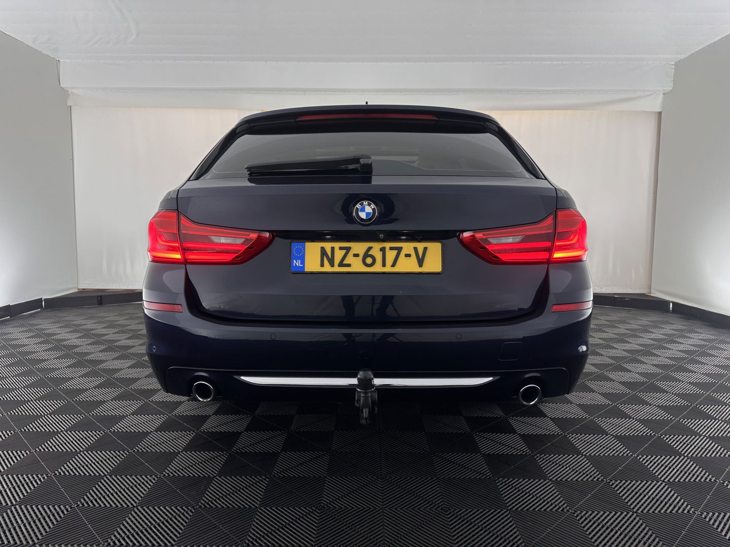 BMW 5 Serie Touring 530d High Executive Luxury-Line Aut. *PANO | BOWERS-WILKINS | LEATHER | FULL-LED | ADAPTIVE-CRUISE | BLINDSPOT | MEMORY-PACK | TOPVIEW | HEAD-UP | HEATED-COMFORTSEATS | DIGI-COCKPIT | NAVI-FULLMAP | TOWBAR | 19''ALU*