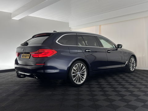 BMW 5 Serie Touring 530d High Executive Luxury-Line Aut. *PANO | BOWERS-WILKINS | LEATHER | FULL-LED | ADAPTIVE-CRUISE | BLINDSPOT | MEMORY-PACK | TOPVIEW | HEAD-UP | HEATED-COMFORTSEATS | DIGI-COCKPIT | NAVI-FULLMAP | TOWBAR | 19''ALU*