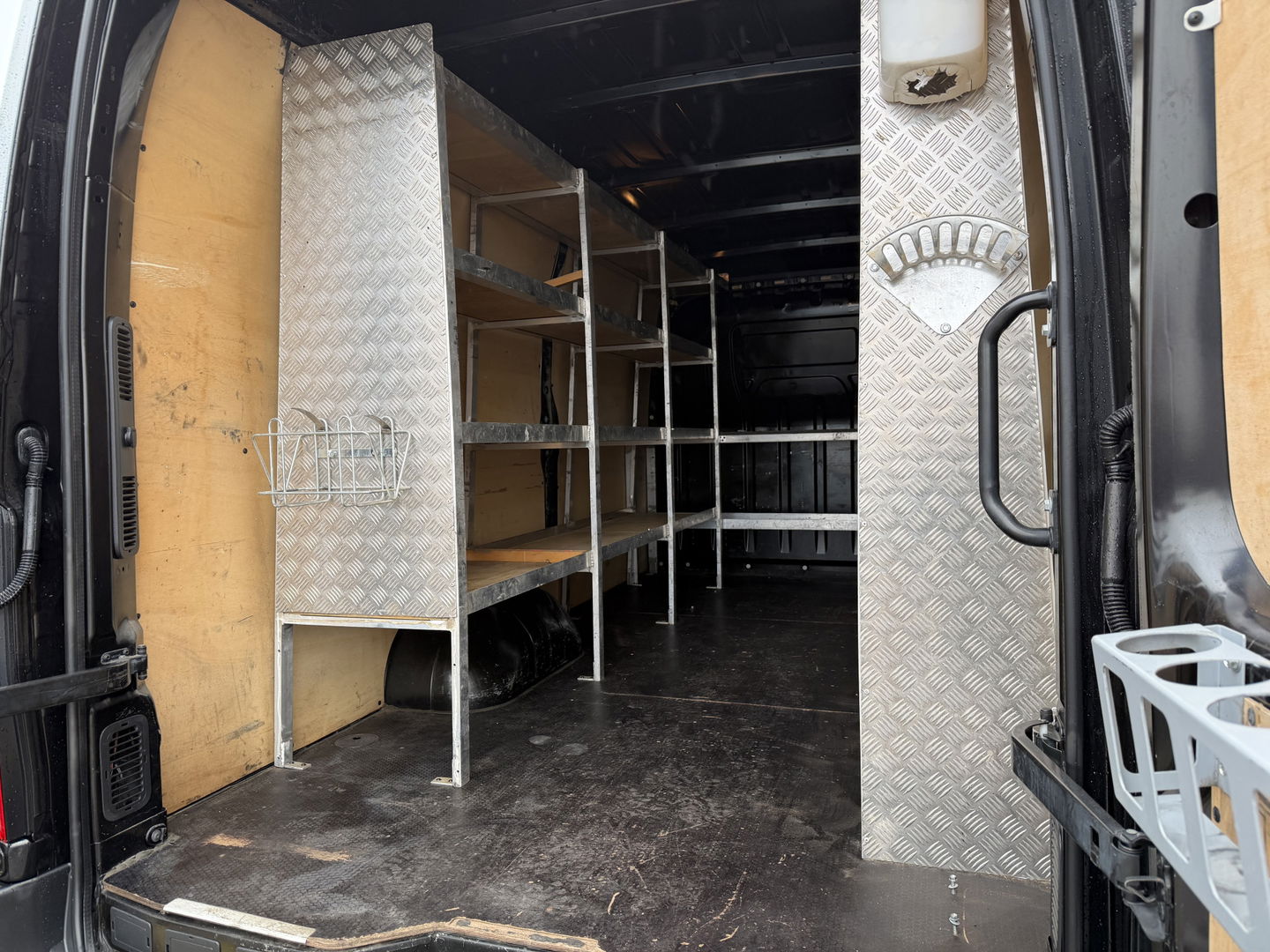 Renault Master T35 2.3 dCi 165pk L3H2 DL Energy Comfort / trekhaak 3500 kg / euro 6 / bpm vrij / vaste prijs rijklaar € 26.950 ex btw / lease vanaf € 440 / ingerichte laadruimte / imperial