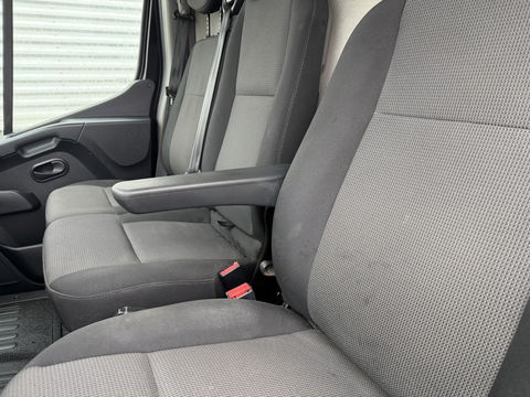 Renault Master T35 2.3 dCi 165pk L3H2 DL Energy Comfort / trekhaak 3500 kg / euro 6 / bpm vrij / vaste prijs rijklaar € 26.950 ex btw / lease vanaf € 440 / ingerichte laadruimte / imperial