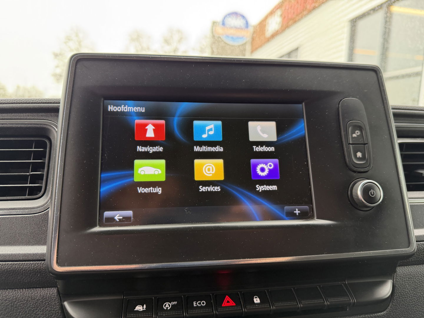 Renault Master T35 2.3 dCi 165pk L3H2 DL Energy Comfort / trekhaak 3500 kg / euro 6 / bpm vrij / vaste prijs rijklaar € 26.950 ex btw / lease vanaf € 440 / ingerichte laadruimte / imperial