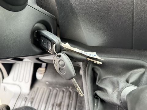 Renault Master T35 2.3 dCi 165pk L3H2 DL Energy Comfort / trekhaak 3500 kg / euro 6 / bpm vrij / vaste prijs rijklaar € 26.950 ex btw / lease vanaf € 440 / ingerichte laadruimte / imperial