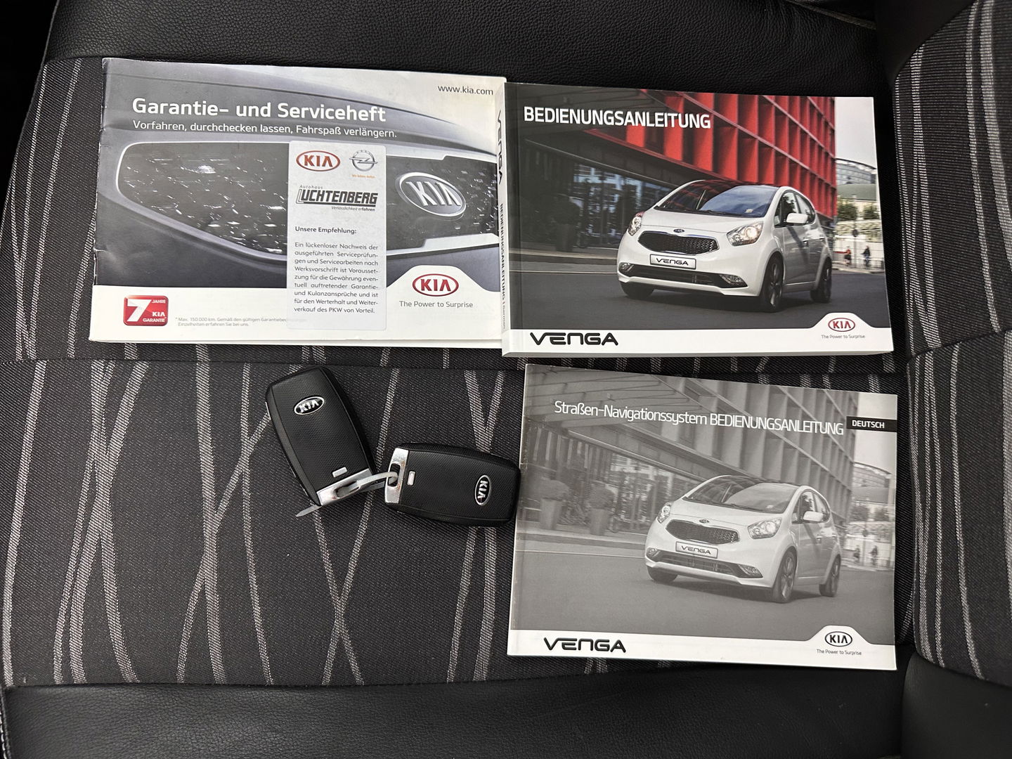 Kia Venga 1.6 CVVT DynamicPLusLine Aut. *PANO | NAVI-FULLMAP | CAMERA | COMFORT-SEATS | ECC | PDC | CRUISE | 16''ALU | TOWBAR*