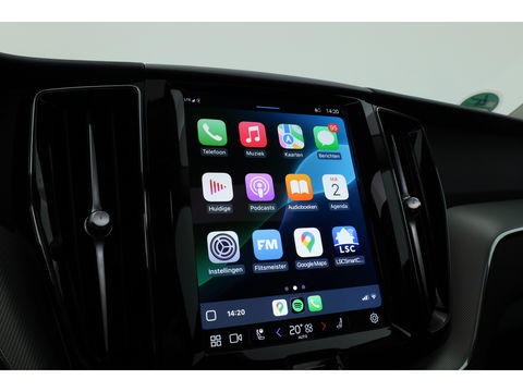 Volvo XC60 2.0 T6 Plug-in hybrid AWD Plus Bright | Pano-dak | Trekhaak | H&K Audio | ACC | Stoel + stuurverw. |