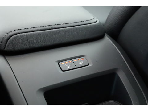 Volvo XC60 2.0 T6 Plug-in hybrid AWD Plus Bright | Pano-dak | Trekhaak | H&K Audio | ACC | Stoel + stuurverw. |