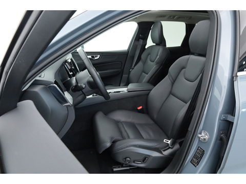 Volvo XC60 2.0 T6 Plug-in hybrid AWD Plus Bright | Pano-dak | Trekhaak | H&K Audio | ACC | Stoel + stuurverw. |