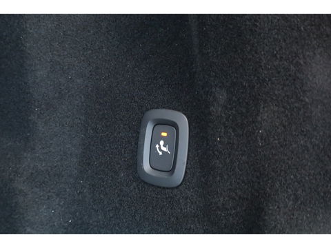 Volvo XC60 2.0 T6 Plug-in hybrid AWD Plus Bright | Pano-dak | Trekhaak | H&K Audio | ACC | Stoel + stuurverw. |