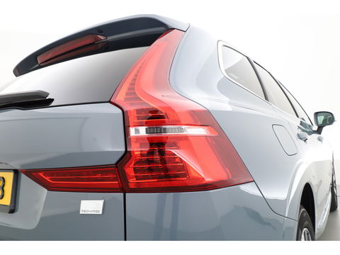 Volvo XC60 2.0 T6 Plug-in hybrid AWD Plus Bright | Pano-dak | Trekhaak | H&K Audio | ACC | Stoel + stuurverw. |