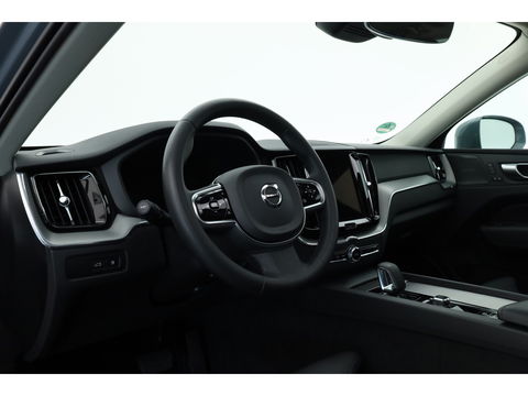 Volvo XC60 2.0 T6 Plug-in hybrid AWD Plus Bright | Pano-dak | Trekhaak | H&K Audio | ACC | Stoel + stuurverw. |