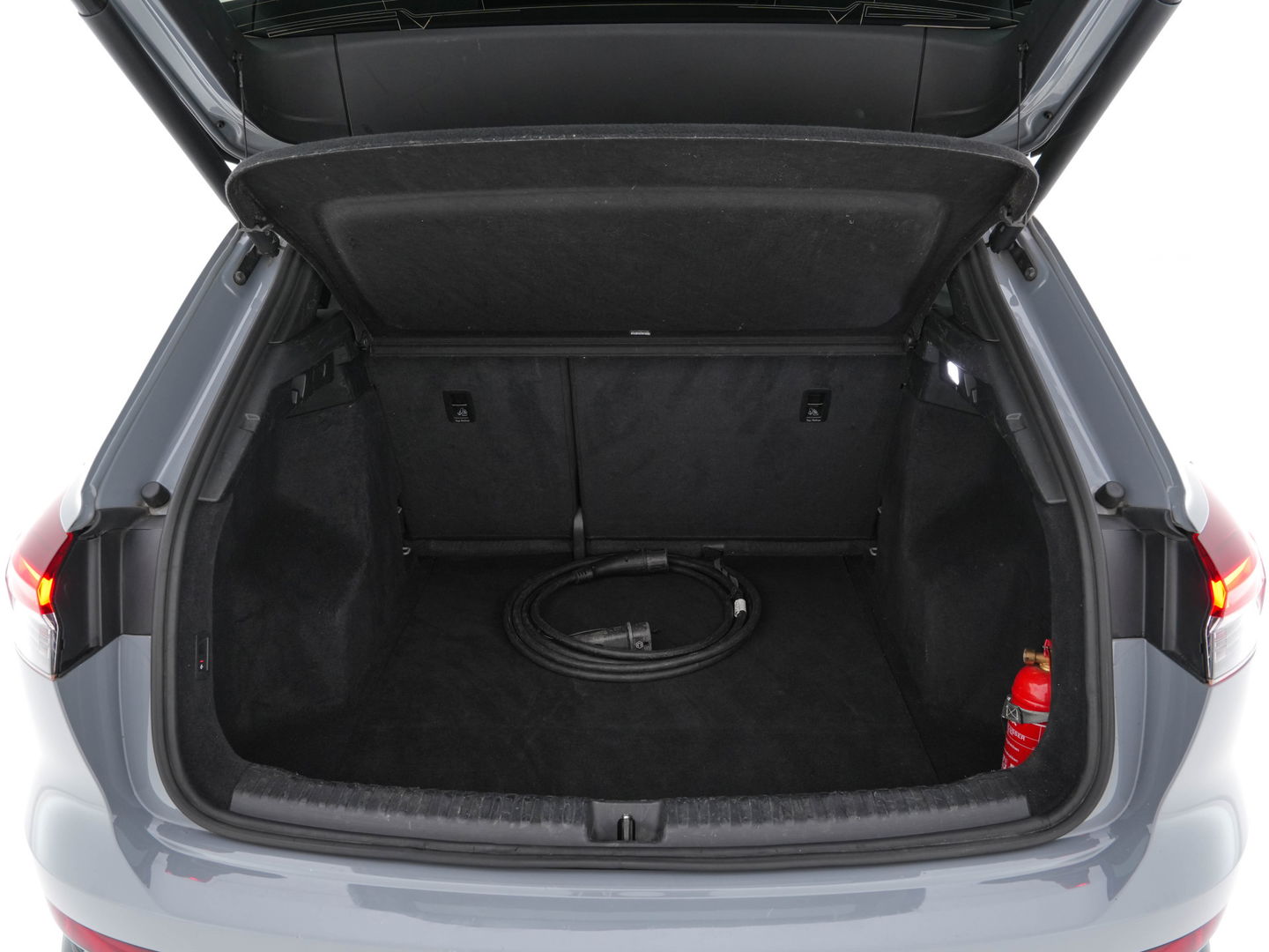 Audi Q4 e-tron 40 Launch edition S Competition 77 kWh [ 3-Fase ] {SOH-93%} (INCL-BTW) *HEATPUMP | LEATHER-FABRIC | MATRIX-LED | ADAPTIVE-CRUISE | HEATED-SPORTSEATS | AMBIENTLIGHT | DIGI-COCKPIT | CAMERA | KEYLESS | DAB+ | NAVI-FULLMAP | TOWBAR | PRIVACYGLASS | 21"AL