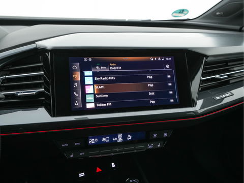 Audi Q4 e-tron 40 Launch edition S Competition 77 kWh [ 3-Fase ] {SOH-93%} (INCL-BTW) *HEATPUMP | LEATHER-FABRIC | MATRIX-LED | ADAPTIVE-CRUISE | HEATED-SPORTSEATS | AMBIENTLIGHT | DIGI-COCKPIT | CAMERA | KEYLESS | DAB+ | NAVI-FULLMAP | TOWBAR | PRIVACYGLASS | 21"AL