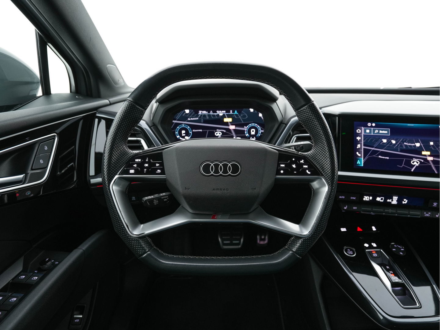 Audi Q4 e-tron 40 Launch edition S Competition 77 kWh [ 3-Fase ] {SOH-93%} (INCL-BTW) *HEATPUMP | LEATHER-FABRIC | MATRIX-LED | ADAPTIVE-CRUISE | HEATED-SPORTSEATS | AMBIENTLIGHT | DIGI-COCKPIT | CAMERA | KEYLESS | DAB+ | NAVI-FULLMAP | TOWBAR | PRIVACYGLASS | 21"AL