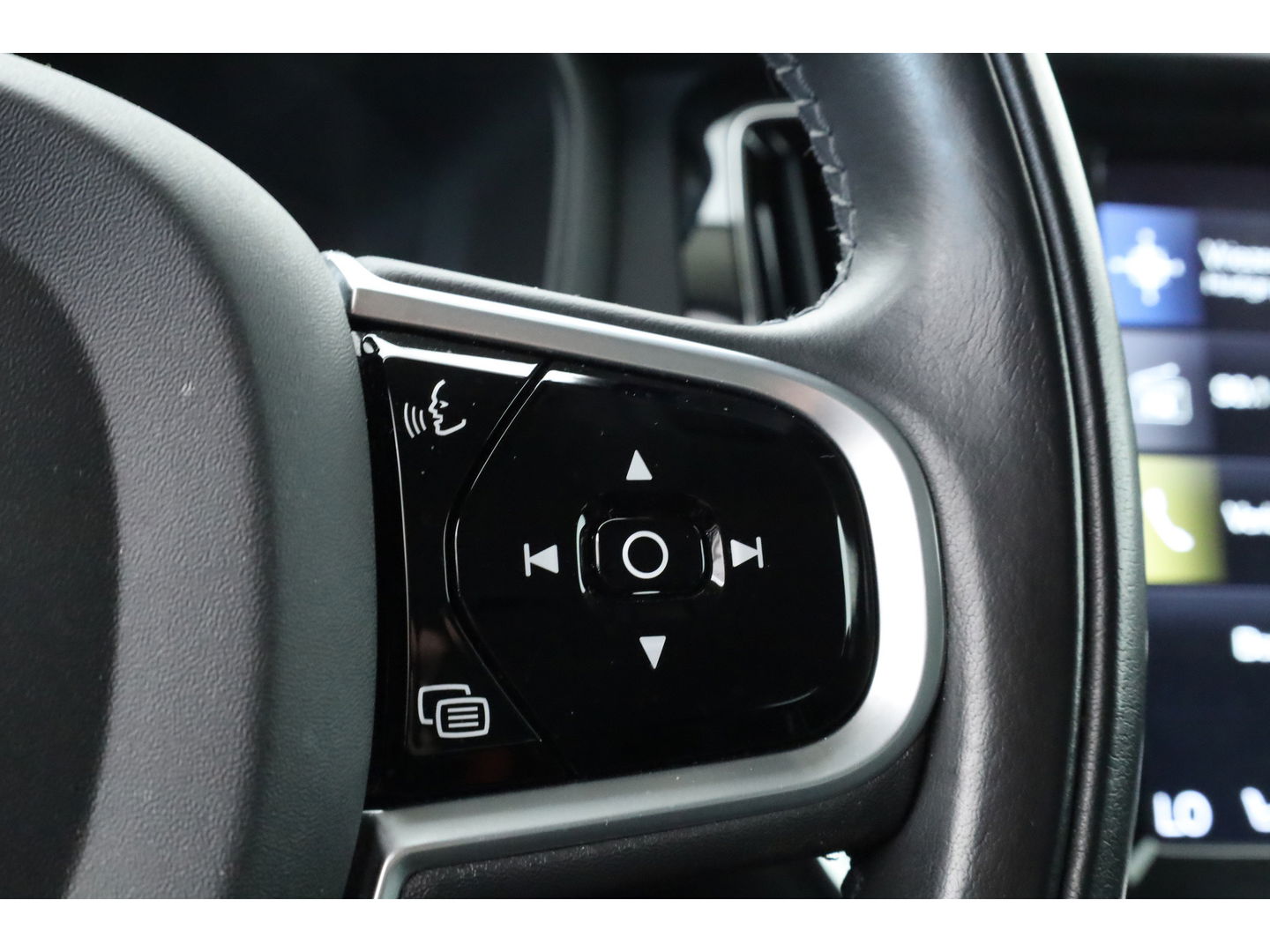 Volvo V60 2.0 T5 Momentum | Trekhaak | Leer | Adap. Cruise | Blis | standkachel | Stoel + stuurverw. |