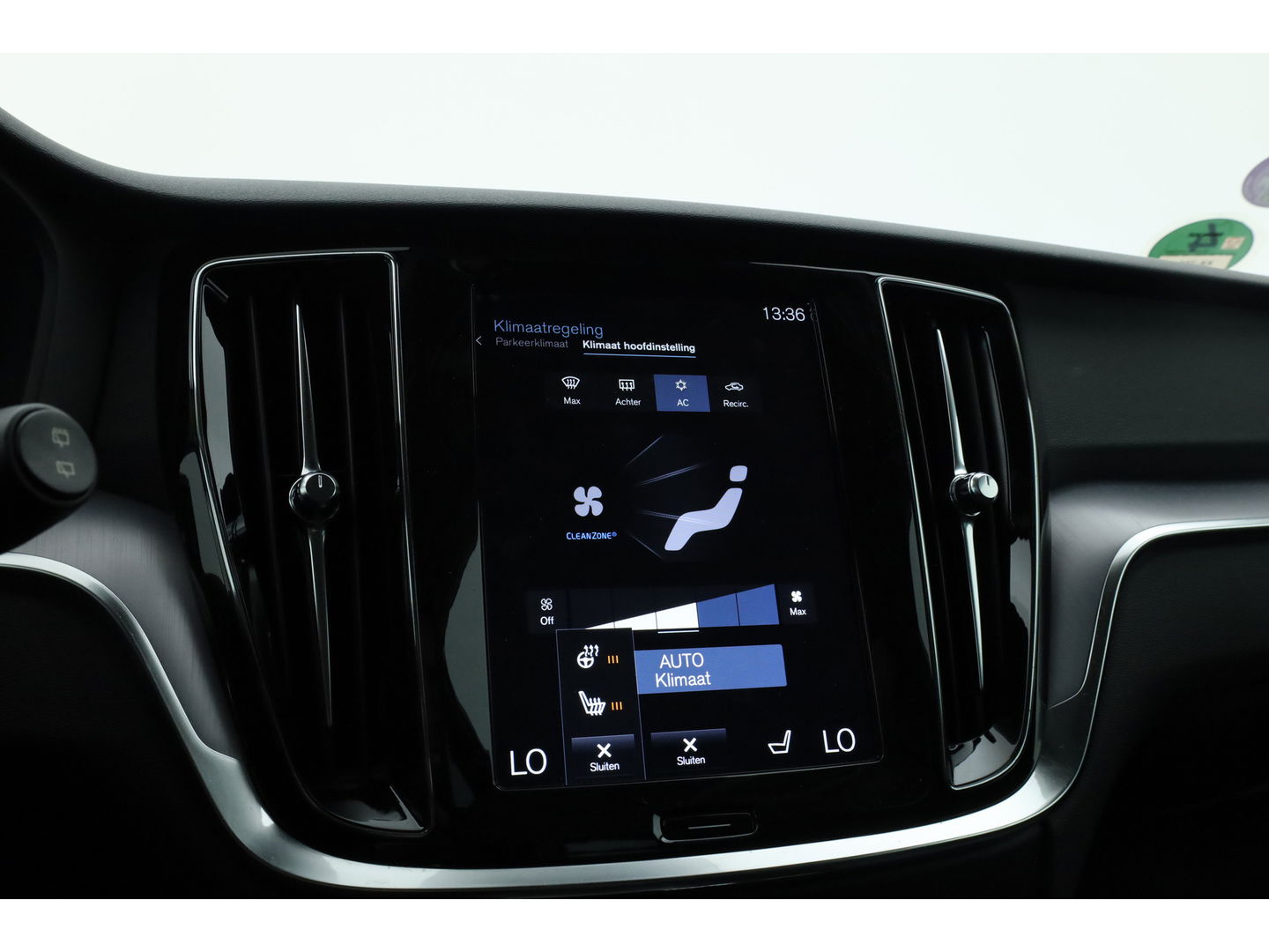 Volvo V60 2.0 T5 Momentum | Trekhaak | Leer | Adap. Cruise | Blis | standkachel | Stoel + stuurverw. |