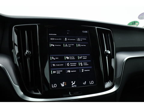 Volvo V60 2.0 T5 Momentum | Trekhaak | Leer | Adap. Cruise | Blis | standkachel | Stoel + stuurverw. |