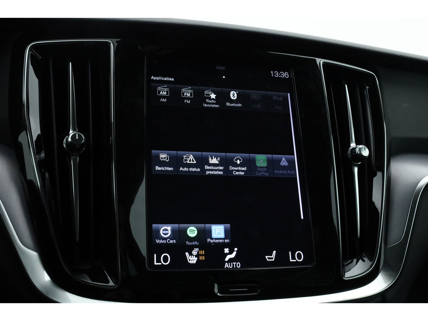 Volvo V60 2.0 T5 Momentum | Trekhaak | Leer | Adap. Cruise | Blis | standkachel | Stoel + stuurverw. |