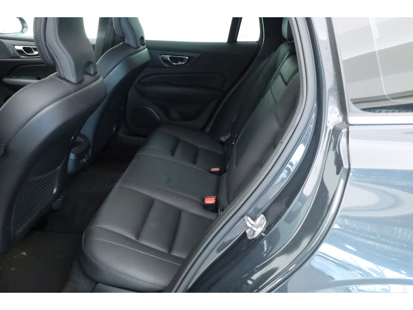 Volvo V60 2.0 T5 Momentum | Trekhaak | Leer | Adap. Cruise | Blis | standkachel | Stoel + stuurverw. |