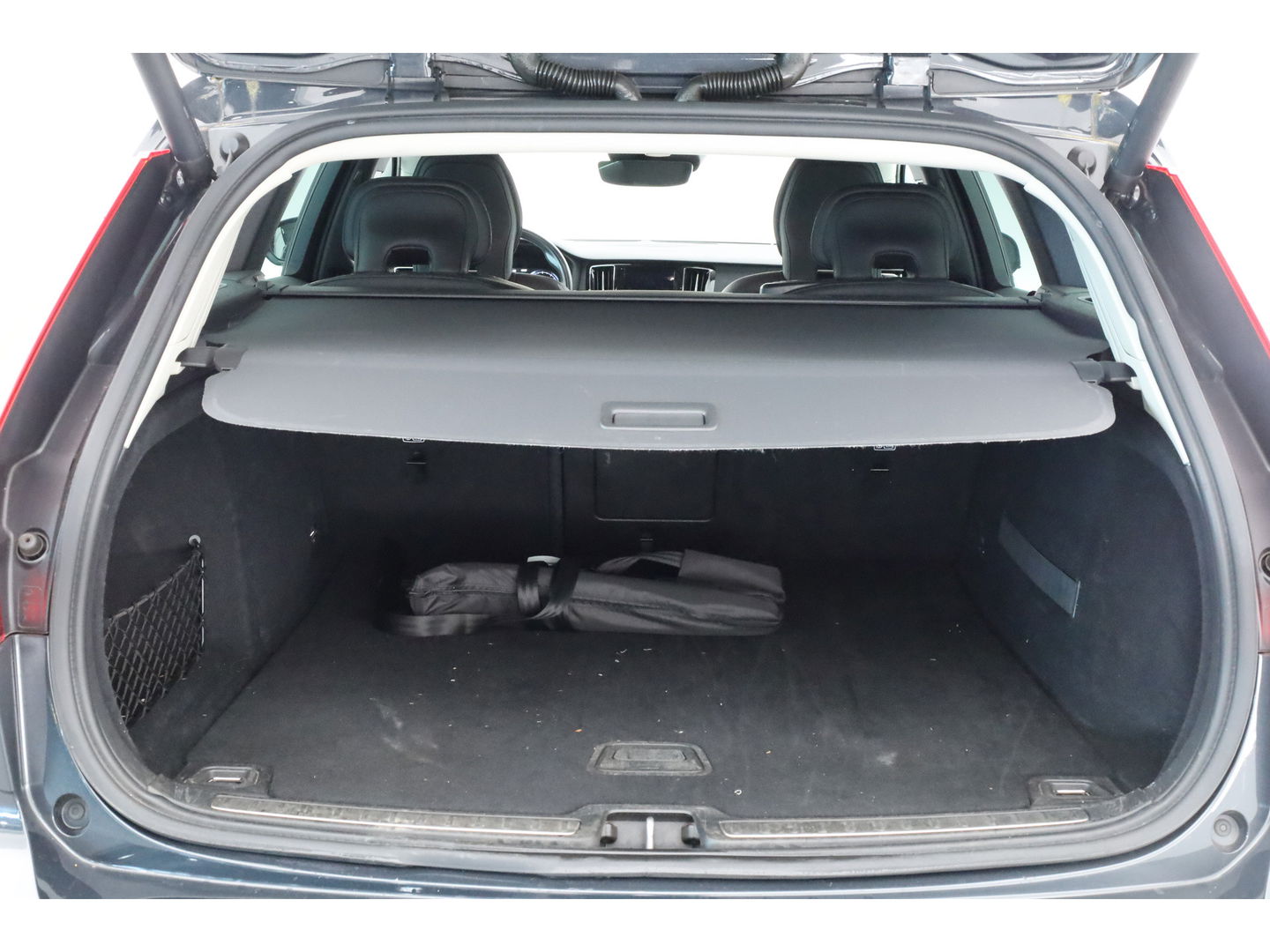 Volvo V60 2.0 T5 Momentum | Trekhaak | Leer | Adap. Cruise | Blis | standkachel | Stoel + stuurverw. |