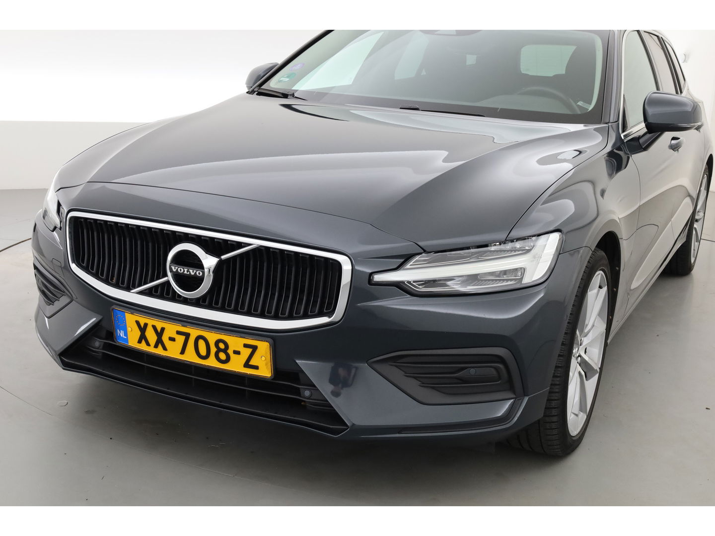 Volvo V60 2.0 T5 Momentum | Trekhaak | Leer | Adap. Cruise | Blis | standkachel | Stoel + stuurverw. |
